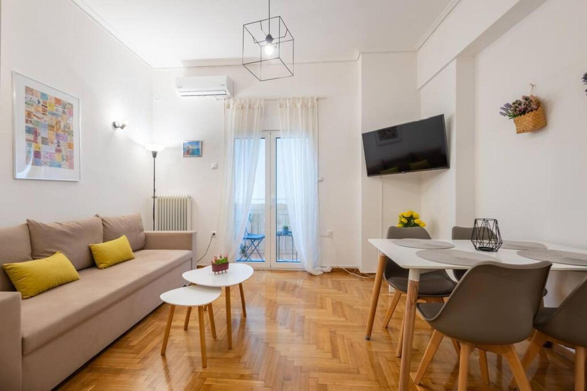 Roubnb Acropolis Museum 1bd